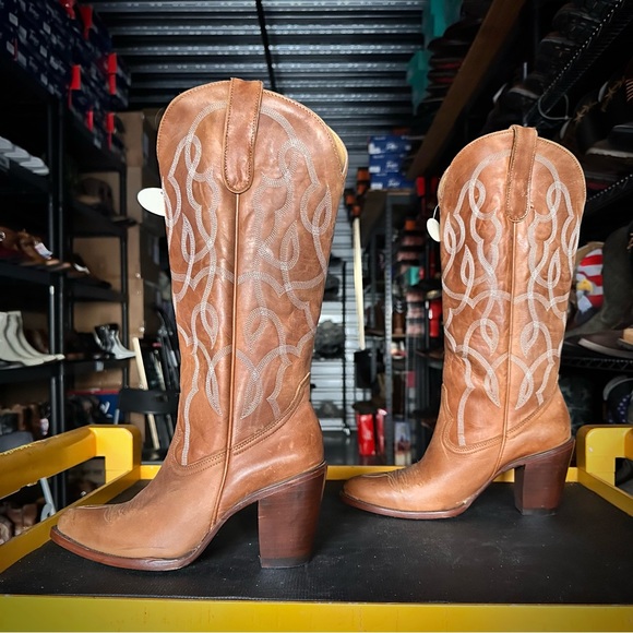 Idyllwind Revenge Western Boot
Tan Womens Size 8B - Picture 5 of 7